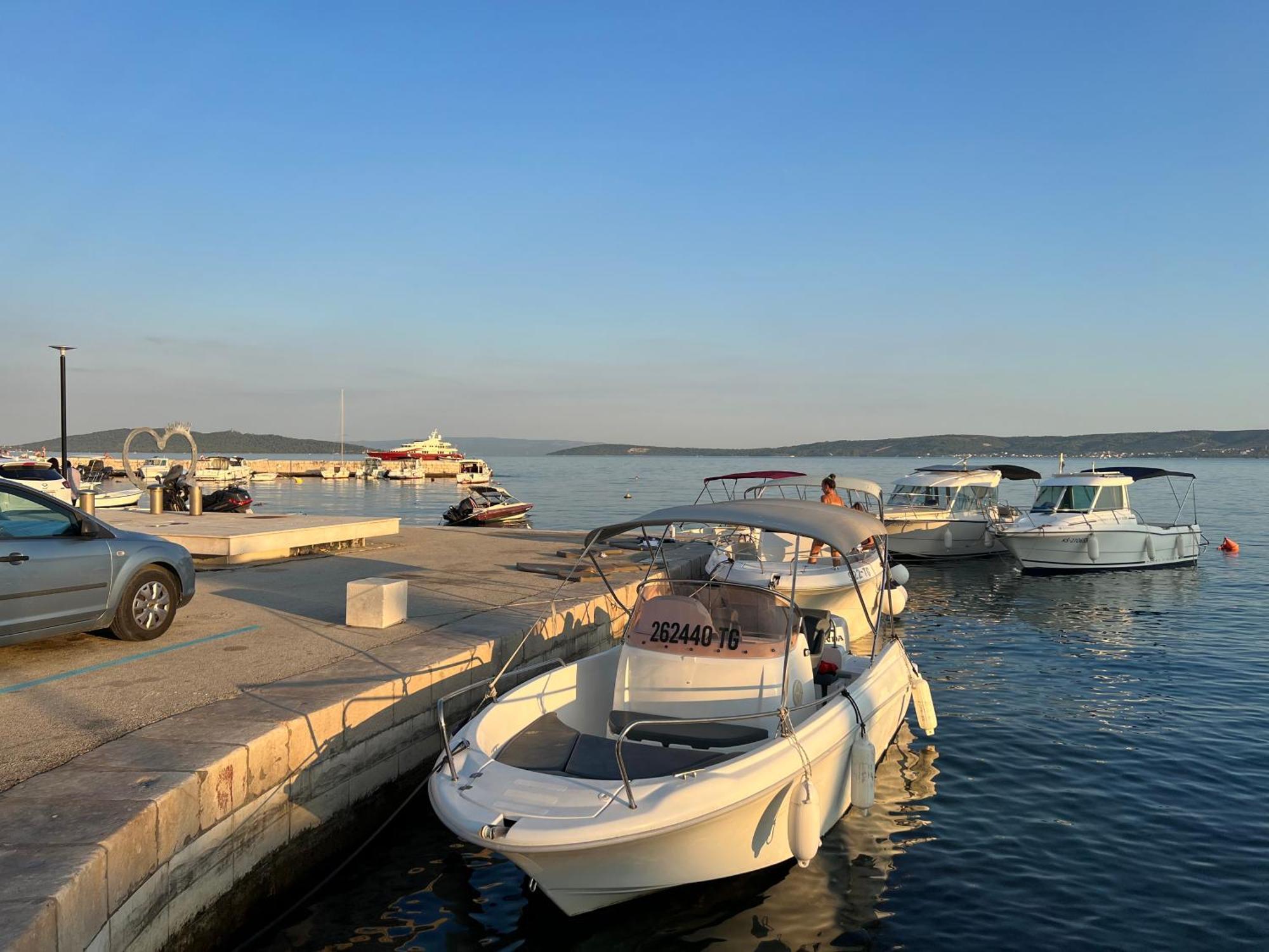 Amaizing Apartment Near Airport Kaštel Štafilić Eksteriør bilde